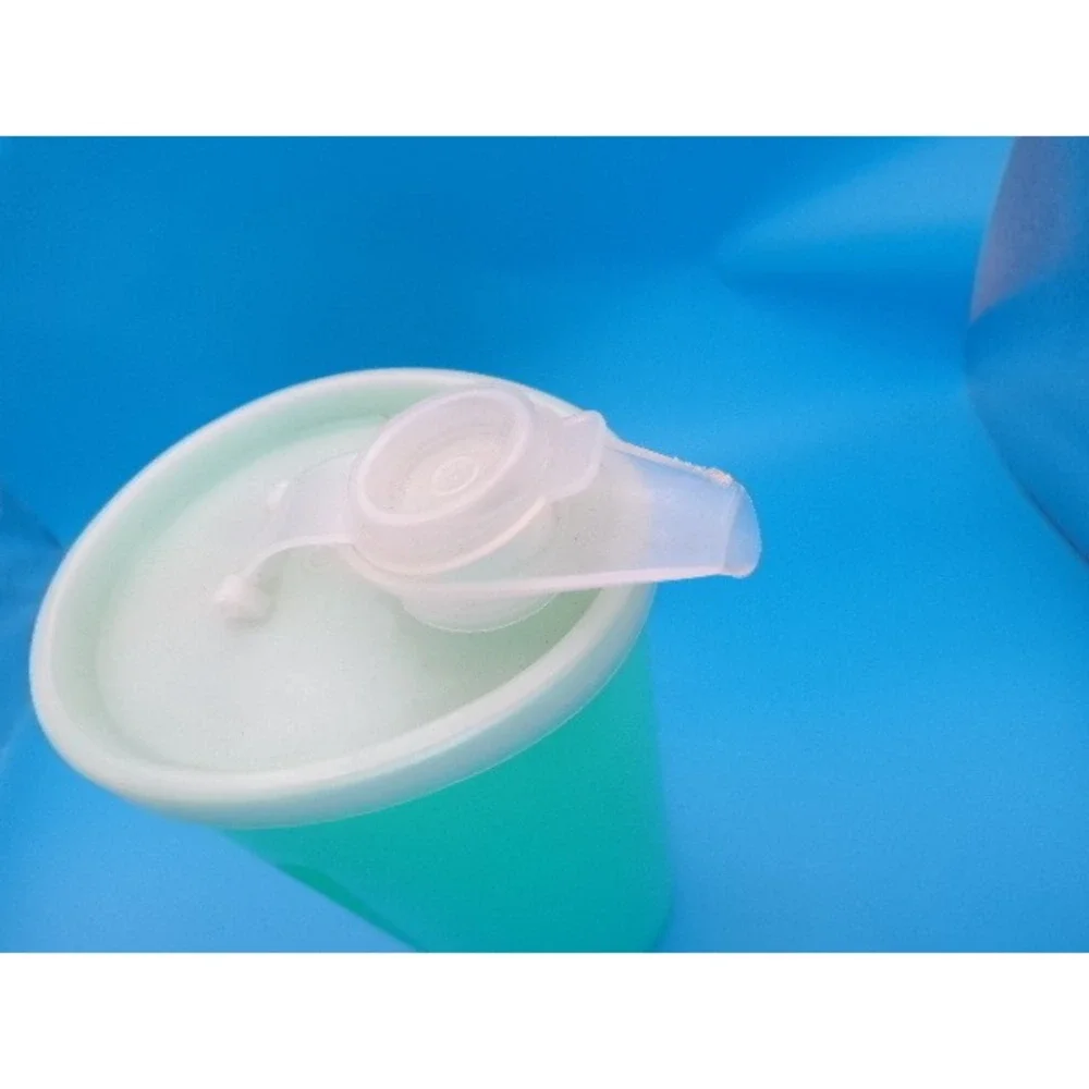 Tupperware Tumbler Cup Green Lid Batter Pour Spout Vintage‎